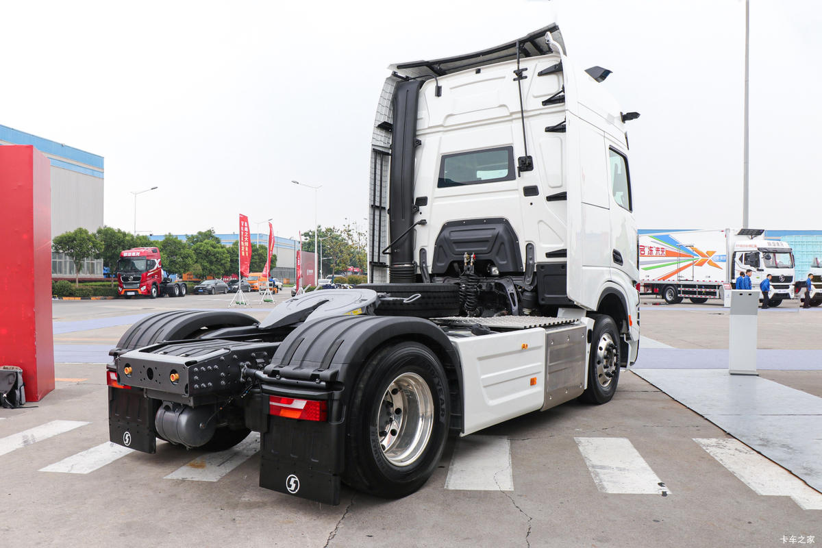 【图】陕汽重卡 德龙X6000 600马力 4X2 AMT自动挡自动驾驶牵引车(国六)(SX4189GD1Q2)_实拍图片_1659872_卡车之家