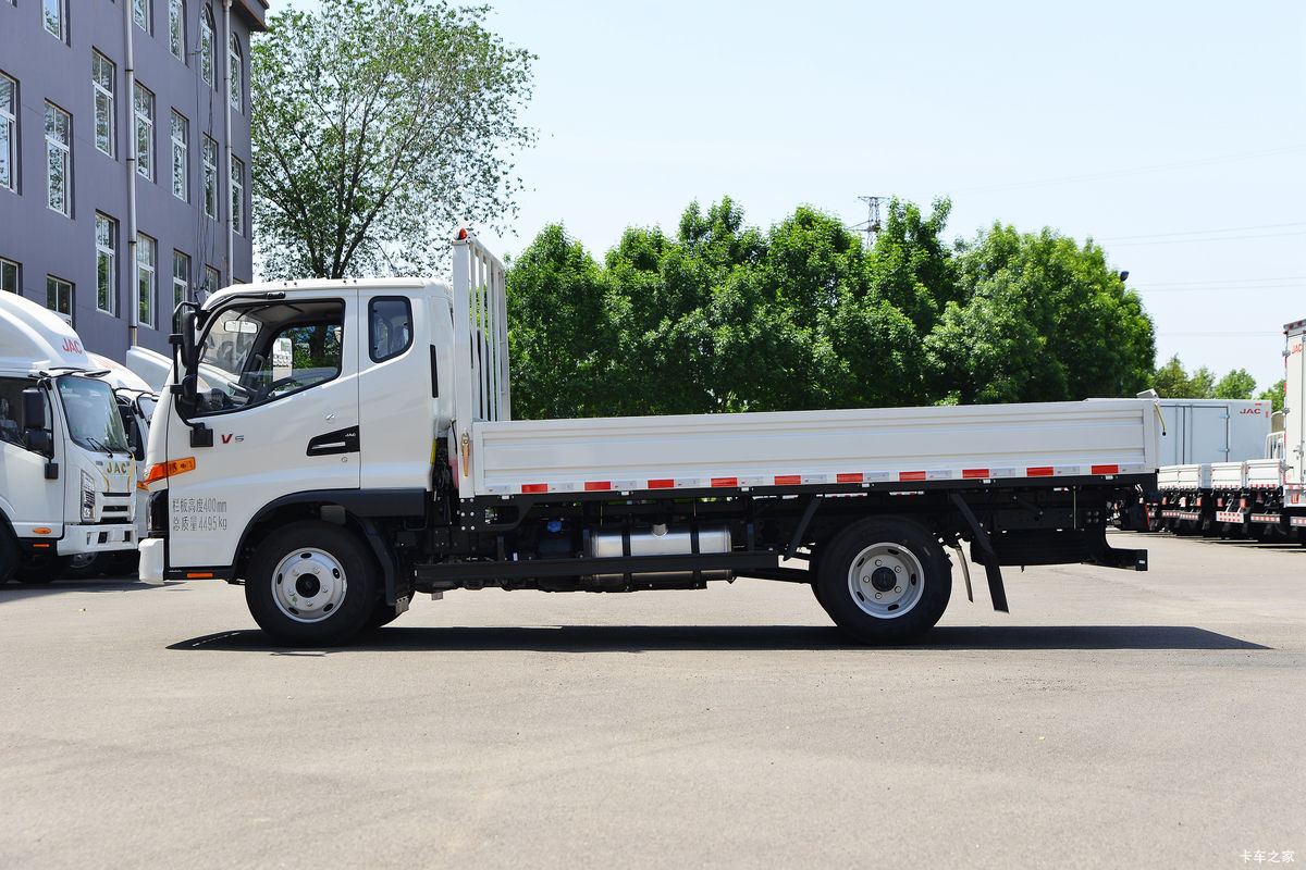 解析江淮骏铃V5轻卡 150马力国六动力 城配短途更高效