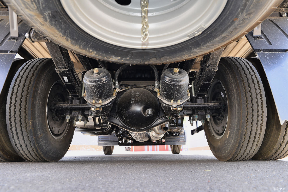 解析江淮骏铃V5轻卡 150马力国六动力 城配短途更高效