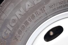 宇通轻卡 4.5T 4.2米单排纯电动厢式轻卡100.46kWh