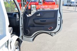 恺达X5&nbsp;载货车驾驶室                                               图片