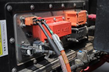 �������� ����ES5 4X2 3.8���Ű봿�綯��ж��246.67kWhͼƬ