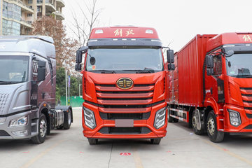 一汽解放 J6V 领航版 绿通款 520马力 8X4 9.27米AMT自动档冷藏车(带液缓)(CA5320XLCP66K24L7T4E6)