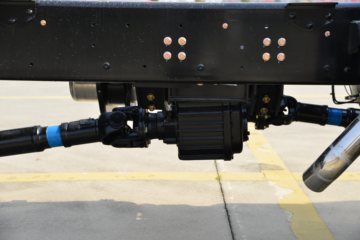 ����ʮͨ ��� 245���� 4X4 4.5����ж��(STQ2186L07Y3E6)ͼƬ