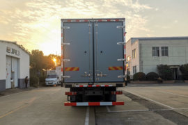 重汽汕德卡底盘 冷藏车外观图片