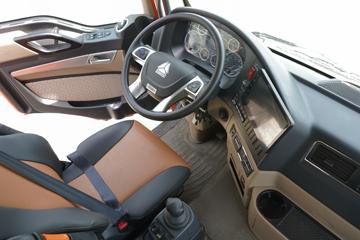 �й����� HOWO TX 270���� 4X2 �Զ����ʻ�ˮ��Ʒ���䳵(�������)(YXA5180TSC30)ͼƬ