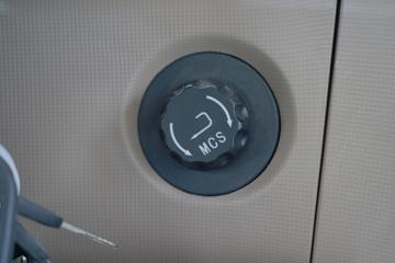 �й����� HOWO TX 270���� 4X2 �Զ����ʻ�ˮ��Ʒ���䳵(�������)(YXA5180TSC30)ͼƬ