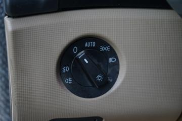 �й����� HOWO TX 270���� 4X2 �Զ����ʻ�ˮ��Ʒ���䳵(�������)(YXA5180TSC30)ͼƬ