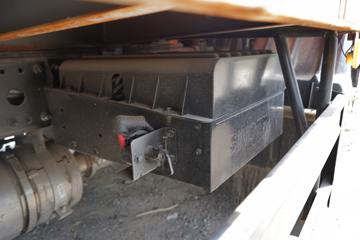 �й����� HOWO TX 270���� 4X2 �Զ����ʻ�ˮ��Ʒ���䳵(�������)(YXA5180TSC30)ͼƬ