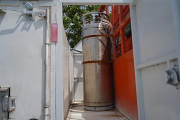 �й����� HOWO TX 270���� 4X2 �Զ����ʻ�ˮ��Ʒ���䳵(�������)(YXA5180TSC30)ͼƬ