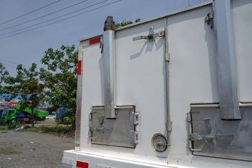 �й����� HOWO TX 270���� 4X2 �Զ����ʻ�ˮ��Ʒ���䳵(�������)(YXA5180TSC30)ͼƬ