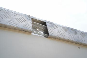 �й����� HOWO TX 270���� 4X2 �Զ����ʻ�ˮ��Ʒ���䳵(�������)(YXA5180TSC30)ͼƬ