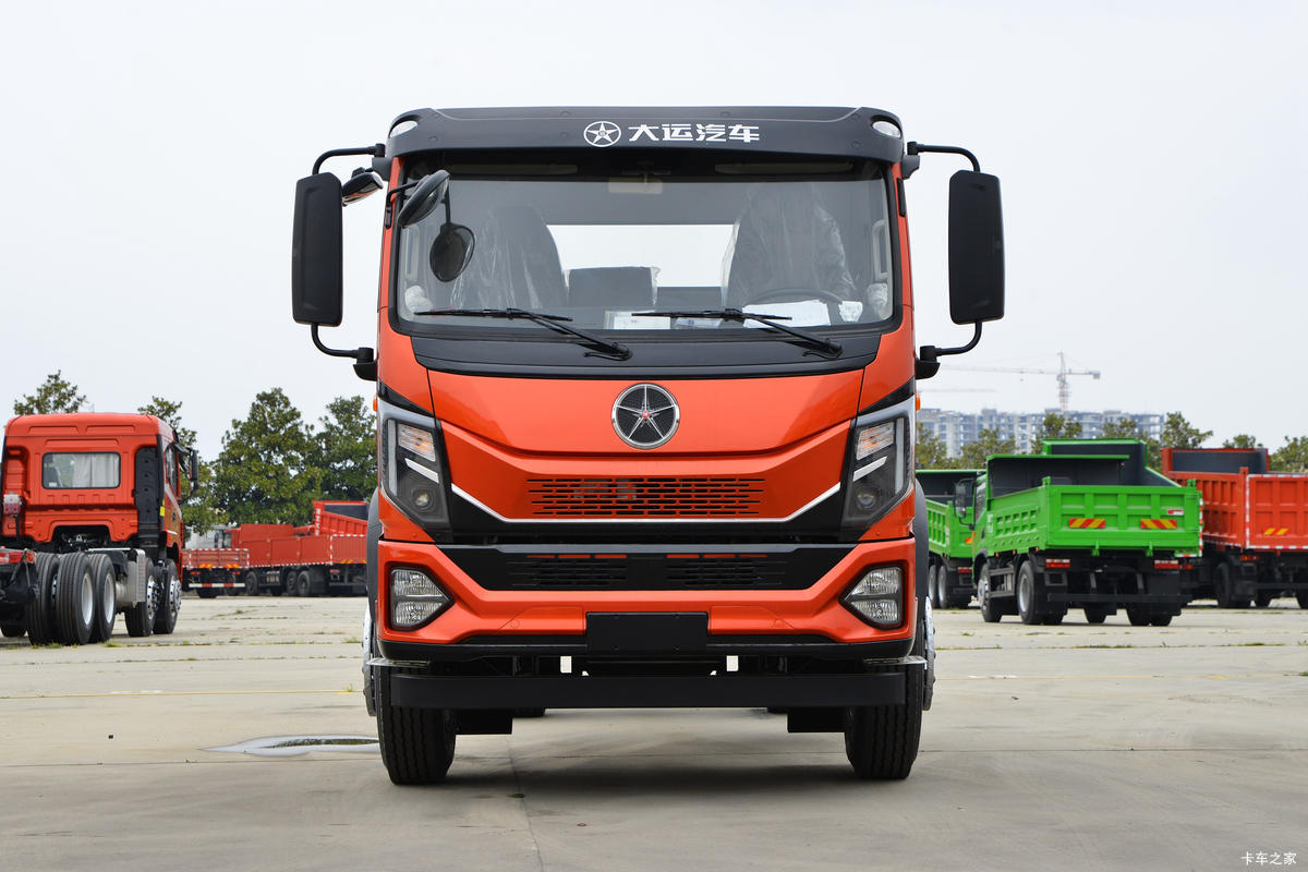 湖北大运 运隆 复合型 220马力 4X2 5.4米厢式载货车