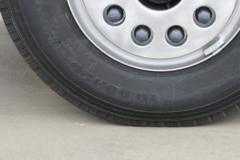 湖北大运 运隆 标载型 230马力 4X2 5.2米栏板载货车(国六)(DYQ1188D6AB)