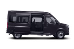 东风股份 御风V9+ 2023款 143马力 2.3T柴油 7座 手动后驱 中轴高顶 轻客(后双胎)