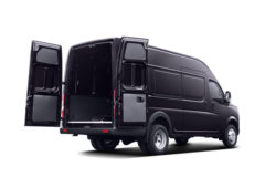东风股份 御风V9+ 2023款 143马力 2.3T柴油 7座 手动后驱 中轴高顶 轻客(后双胎)