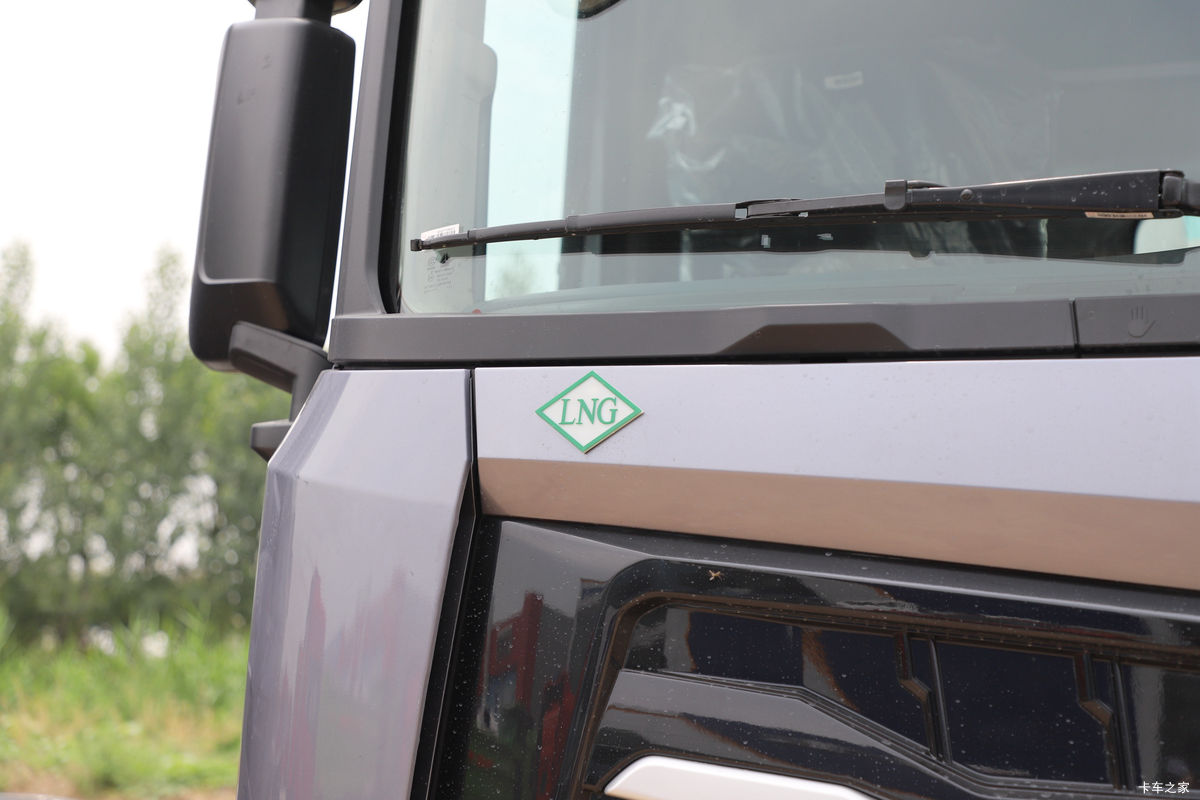 �й����� HOWO Max�ؿ� 460���� 6X4 LNGǣ����(����)���                                                