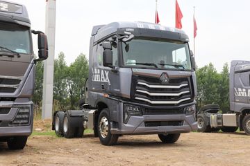 中国重汽 HOWO Max重卡 460马力 6X4 LNG牵引车(国六)(ZZ4257V424KF1L)
