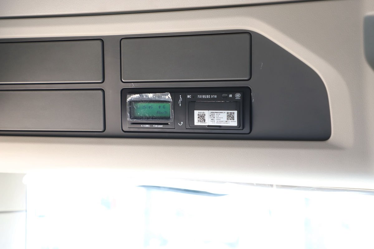 �й����� HOWO Max�ؿ� 460���� 6X4 LNGǣ����(����)��ʻ��                                               
