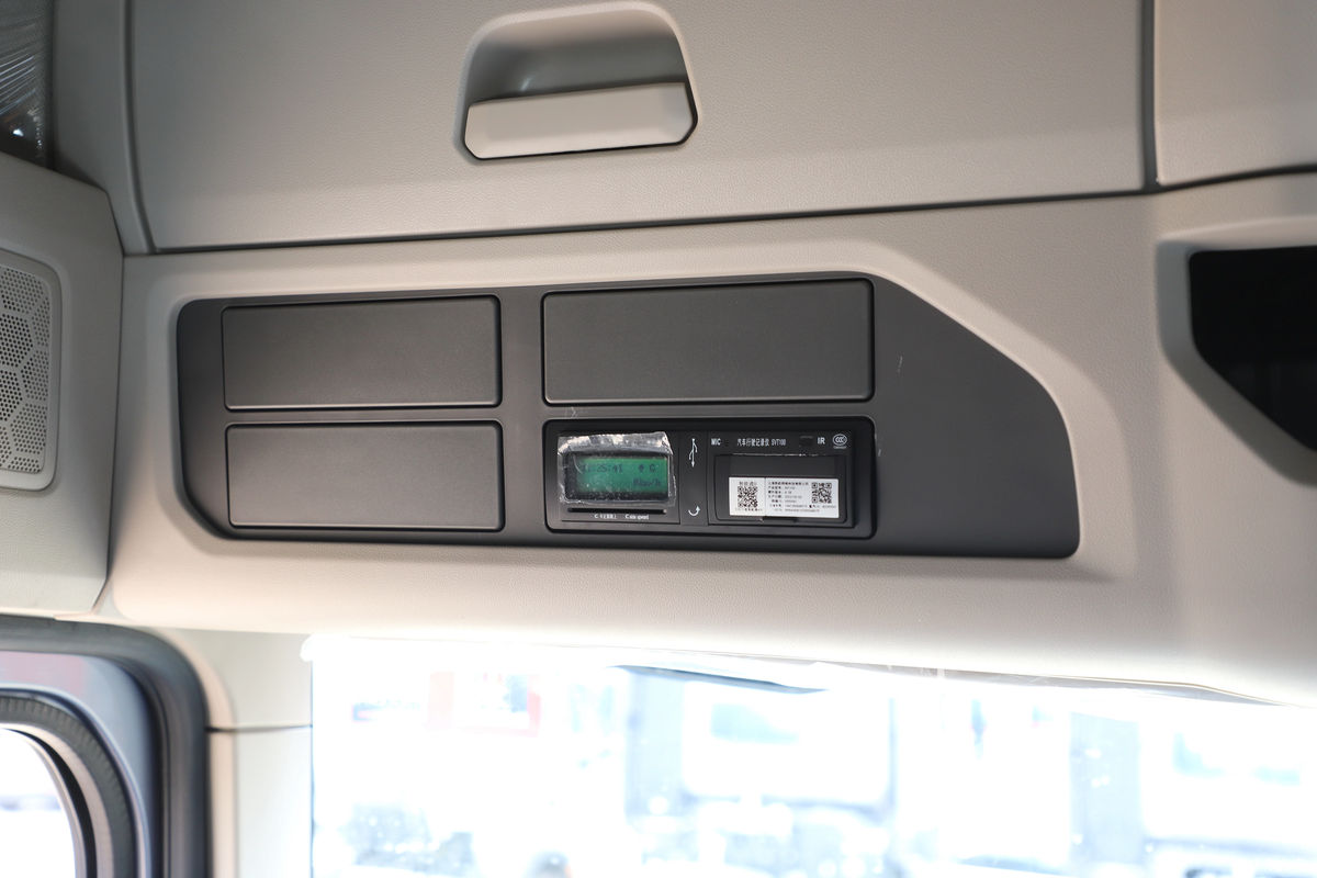 �й����� HOWO Max�ؿ� 460���� 6X4 LNGǣ����(����)��ʻ��                                               