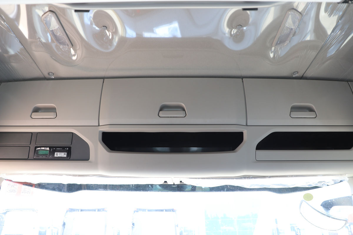 �й����� HOWO Max�ؿ� 460���� 6X4 LNGǣ����(����)��ʻ��                                               
