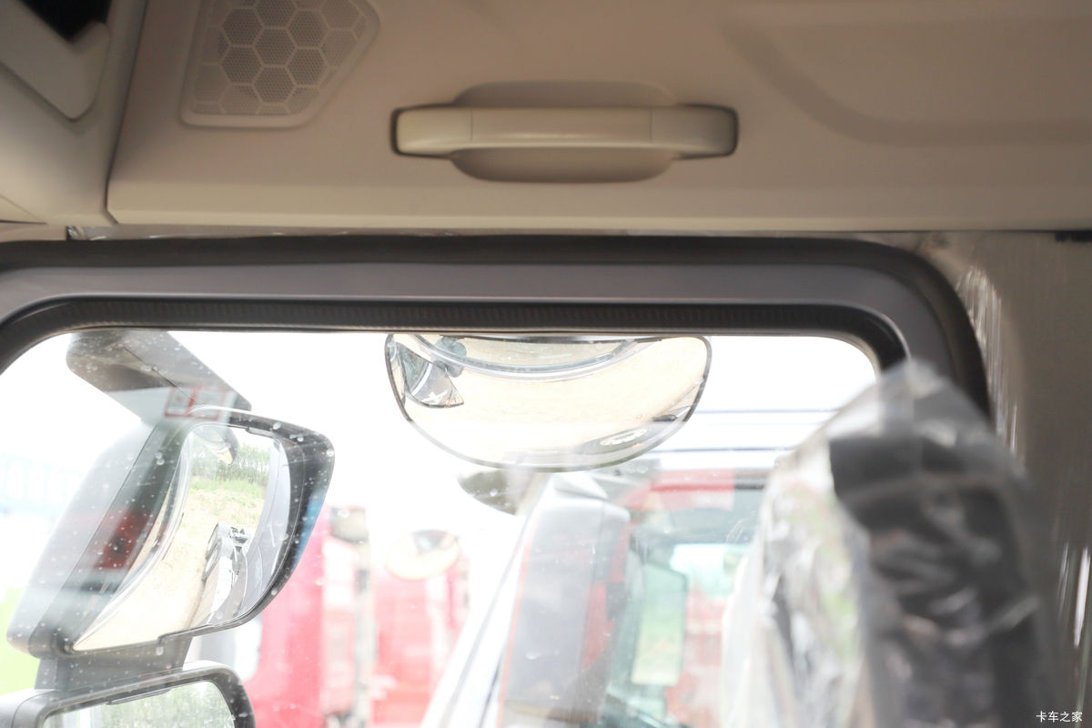 �й����� HOWO Max�ؿ� 460���� 6X4 LNGǣ����(����)��ʻ��                                               