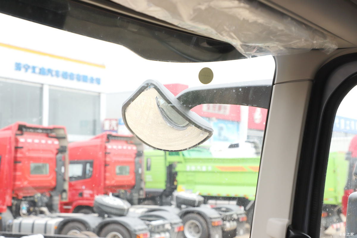 �й����� HOWO Max�ؿ� 460���� 6X4 LNGǣ����(����)��ʻ��                                               