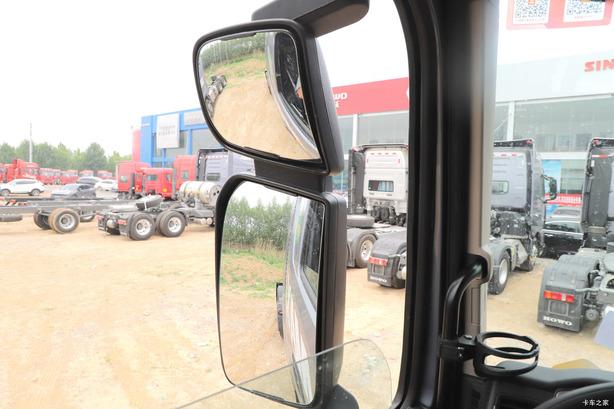 �й����� HOWO Max�ؿ� 460���� 6X4 LNGǣ����(����)��ʻ��                                               