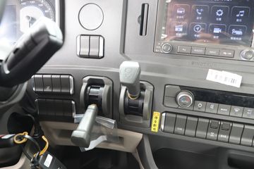 �й����� HOWO Max�ؿ� 460���� 6X4 LNGǣ����(����)(ZZ4257V424KF1L)ͼƬ