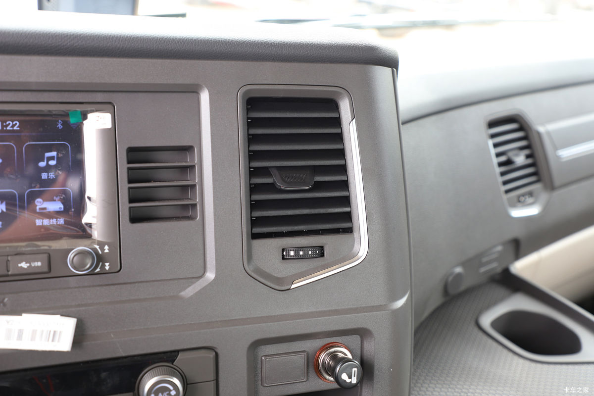 �й����� HOWO Max�ؿ� 460���� 6X4 LNGǣ����(����)��ʻ��                                               