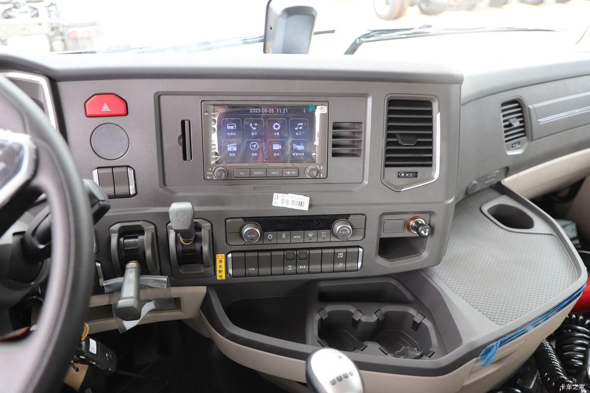 �й����� HOWO Max�ؿ� 460���� 6X4 LNGǣ����(����)��ʻ��                                               