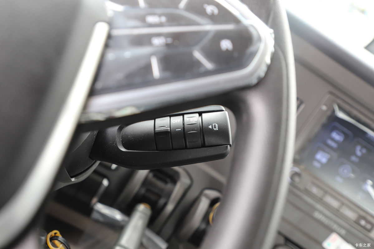 �й����� HOWO Max�ؿ� 460���� 6X4 LNGǣ����(����)��ʻ��                                               