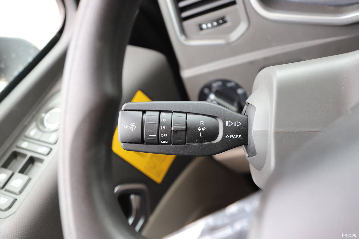 �й����� HOWO Max�ؿ� 460���� 6X4 LNGǣ����(����)��ʻ��                                               