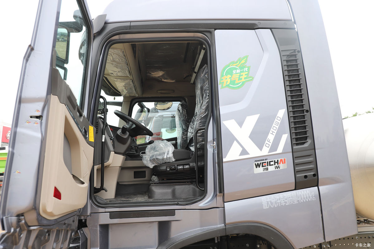 �й����� HOWO Max�ؿ� 460���� 6X4 LNGǣ����(����)��ʻ��                                               