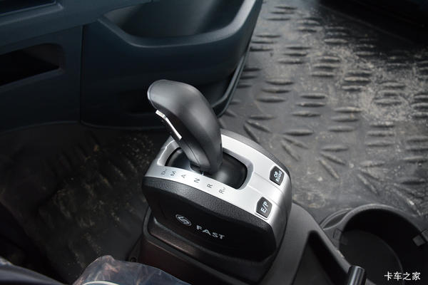 乘龙H7重卡 520马力 6X4 AMT自动挡牵引车直降2万