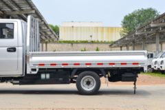 欧铃汽车 V5 1.6L CNG 105马力 3.01米双排栏板微卡(国六)(ZB1035VSD5L)