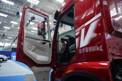 东风柳汽 乘龙H5V 290马力 4X2 6.8米AMT自动档仓栅式载货车(国六)(LZ5180CCYH5AC1)