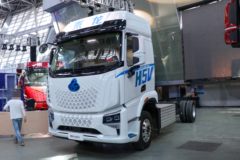 东风柳汽 乘龙H5V 4X2 6.8米混合动力厢式载货车15.6kWh