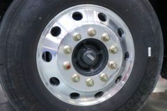 东风柳汽 乘龙H5V 4X2 6.8米混合动力厢式载货车15.6kWh