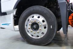 东风柳汽 乘龙H5V 4X2 6.8米混合动力厢式载货车15.6kWh