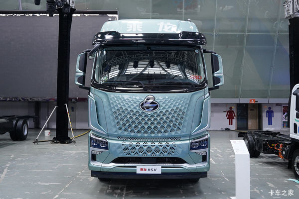 东风柳汽 乘龙H5V 540马力 6X4 LNG自动档牵引车(液缓)