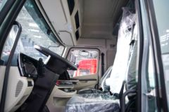 东风柳汽 乘龙H5V 480马力 6X4 AMT自动档牵引车(LZ4253H7DC1)