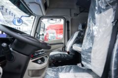 东风柳汽 乘龙H5V 480马力 6X4 AMT自动档牵引车(LZ4253H7DC1)