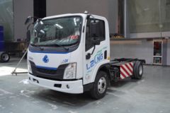 东风柳汽 乘龙L2 4.5T CNG插电式增程混合动力轻卡底盘15.68kWh