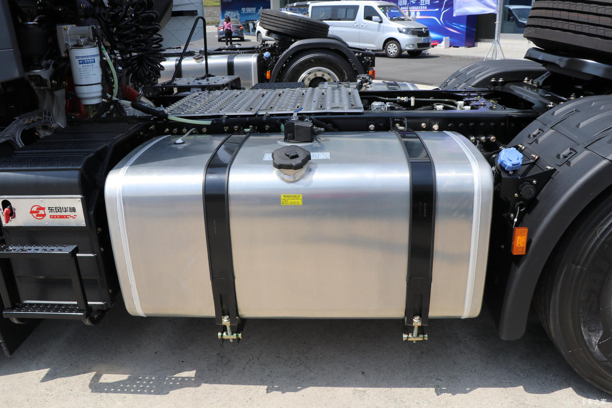 【图】东风华神 HV7重卡 530马力 6X4 AMT自动挡牵引车(国六)(DFD4259GL6D1)_实拍图片_1677485_卡车之家