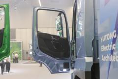 宇通重卡 T590E 6X4 纯电动牵引车422kWh