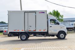 后双轮3.3米集装箱为您挡风遮雨，柳机动力更强劲