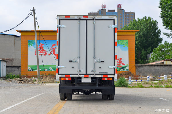 柳机动力更强劲，后双轮更平稳，货箱空间更大