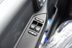 东风 多利卡D6-M超能Y 科技版 163马力 4.17米单排栏板轻卡(国六)(EQ1041S5CDF)