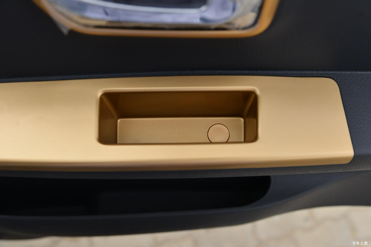 ����;�� T5 1.6L 122���� ���� 3.965�׵�����ʽС��(����)(EQ5031XXY16QEAC)��ʻ��                                               